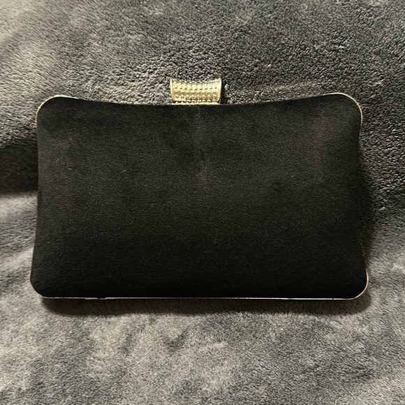 Boutique clutch with cross body strap NWOT - Picture 5 of 7